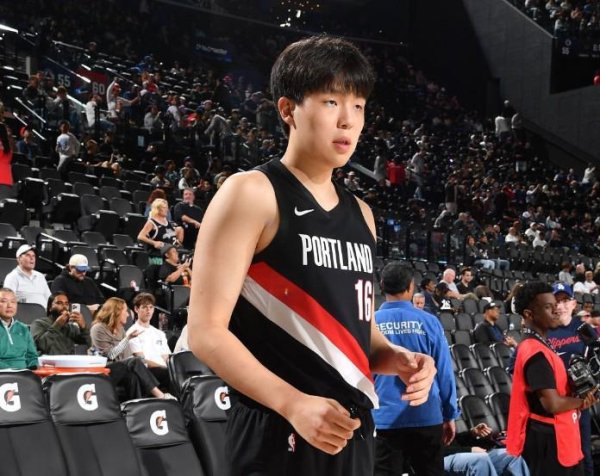 金勺子 青岛队记：杨瀚森篮板球保护方面达不到NBA内线的基本要求